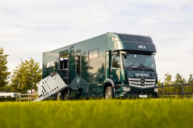 Camion chevaux AKX Actros S