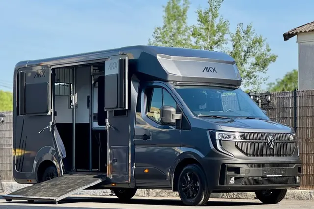 Camion chevaux AKX Renault Master