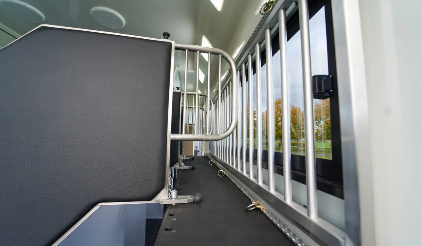 AKX Actros L, compartiment chevaux avec cloisons ajustables