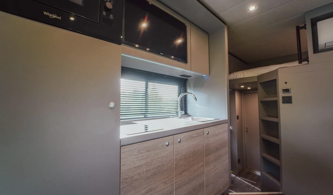 AKX Actros S, cuisine équipée